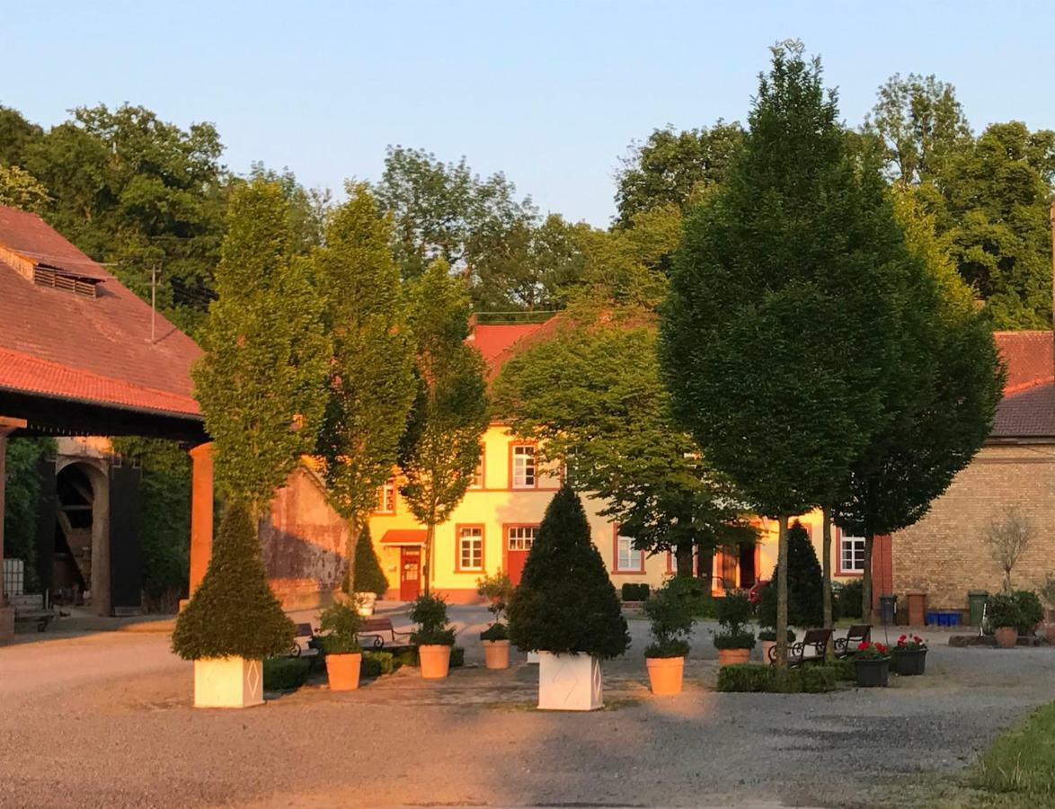 Elegantes Gaesteapartment Verano In Schloss Und Hofgut Langenzell Wiesenbach Eksteriør bilde