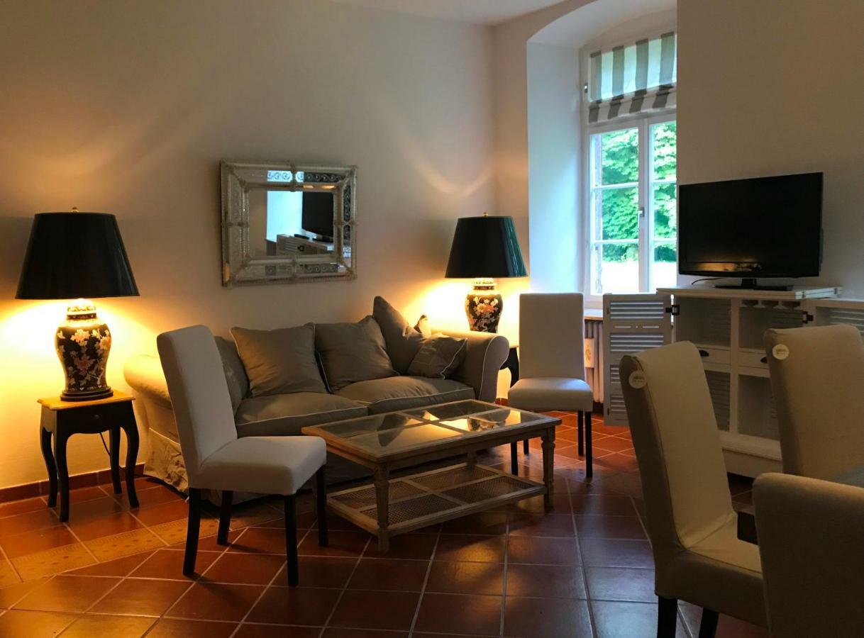 Elegantes Gaesteapartment Verano In Schloss Und Hofgut Langenzell Wiesenbach Eksteriør bilde