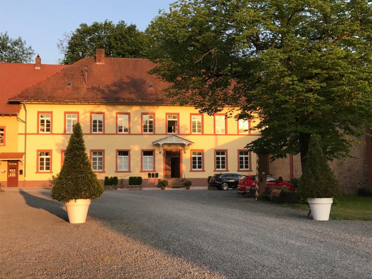 Elegantes Gaesteapartment Verano In Schloss Und Hofgut Langenzell Wiesenbach Eksteriør bilde
